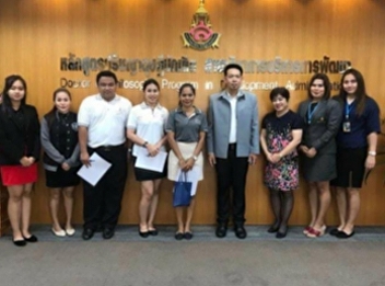 November 15, 2560 at 10.00 am Mr. Amphai
Petwow, head of the office And Mrs.
Sararat Permyat relatives.