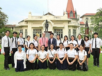 Saranapat Boonkhak led The4412 students
in Phra Mahachulalongkorn. Department of
Thai Language, Faculty of Education