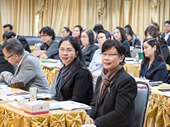 December 21, 2560 Assoc. Prof. Dr.
Nantiya Noichan, Dean of Faculty of
Education, together with Prof. Dr.
Anchchana Suksomjit, Associate Dean for
Academic Affairs, Prof. Sumalee
Thienthongdee, Head of Department of
General Science and Faculty, joined t