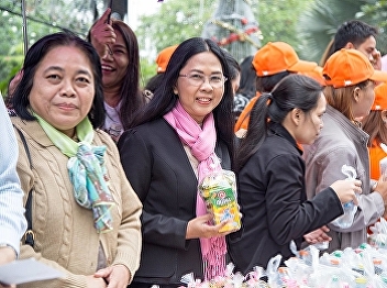 December 27, 2560 Assoc. Prof. Dr.
Nantiyan Nianchana Dean of Faculty of
Education Teachers and staff merit
batting on occasion. New Year's Day 2018
at the Office of the President.