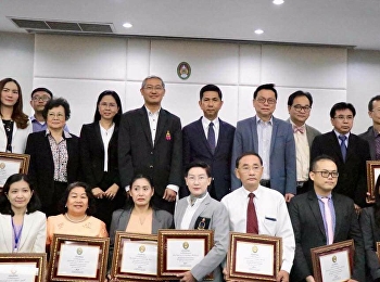 15 มกราคม 2561 รองศาสตราจารย์
ดร.นันทิยาน้อยจันทร์ คณบดีคณะครุศาสตร์
พร้อมด้วยผู้บริหาร
เข้าร่วมการประชุมชี้แจงโครงการพัฒนาผลงานและเพิ่มตำแหน่งทางวิชาการ
(Fast Track) ประจำปีงบประมาณ 2561 ณ
ห้องประชุมช่อแก้ว
มหาวิทยาลัยราชภัฏสวนสุนันทา