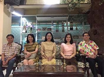 April 29, 2018. Associate Professor Dr.
Nantiya Noichan Dean of Faculty of
Education With the management and staff
of the social studies. Join the Songkran
Festival Social Studies