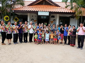 May 3, 2018 Professor Dr. Kannika
Piromrat, Associate Dean for Research
and Academic Services, Assist Professor
Sirianee Banjong, Lecturer, Research
Team and Ms. Maneeet Ratanabhakdi,
Research and Academic Services Officer
Travel to collect information, e