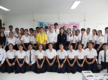 วันที่ 20 สิงหาคม 2561 อาจารย์ ดร.ศศิพร
พงศ์เพลินพิศ หัวหน้าสาขาวิชา ภาษาอังกฤษ
พร้อมด้วย อาจารย์ ธีราพร พลายเล็ก
จัดโครงการเตรียมความพร้อมด้านความรู้และด้านทักษะภาษาอังกฤษก่อนเข้าศึกษา
เพื่อที่นักศึกษาจะได้มีความรู้ความเข้าใจในการเรียนการสอนมากยิ่งขึ้น