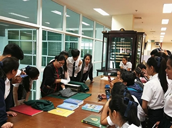 เข้าศึกษาดูงานทางด้านหนังสือตัวเขียนและจารึก
เพื่อเรียนรู้ระบบการเขียนและเชื่อมโยงความสัมพันธ์ของอักษร-ภาษาไทยแต่ละสมัยจากแหล่งเรียนรู้จริง
ณ #หอสมุดแห่งชาติ