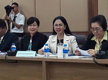 Associate Professor Dr. Nantiya Noichun,
Dean of the Faculty of Education,
together with Dr. Anchana Suksomchit,
Deputy Dean for Academic Affairs
Attending the educational quality
development meeting of schools under the
Bangkok Metropolitan Administratio