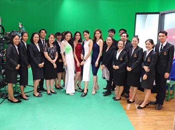 Sirirun Chulasap, lecturer in Thai
language, Faculty of Education, Suan
Sunandha Rajabhat University Bring 3rd
year students to the course of
presentation art. Attended a study tour
of this morning's story program and the
program of women to women, Chann