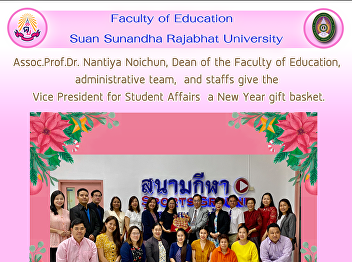 Assoc.Prof.Dr. Nantiya Noichun, Dean of
the Faculty of Education, administrative
team, and staffs give the Vice President
for Student Affairs a New Year gift
basket.