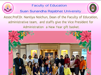 Assoc.Prof.Dr. Nantiya Noichun, Dean of
the Faculty of Education, administrative
team, and staffs give the Vice President
for Administration a New Year gift
basket.