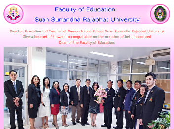 Director, Executive and Teacher of
Demonstration School Suan Sunandha
Rajabhat University Give a bouquet of
flowers to congratulate on the occasion
of being appointed Dean of the Faculty
of Education.