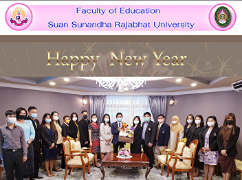 Executives and personnel of the Faculty
of Education give a Happy New Year
basket to the President of the Council
of Suan Sunandha Rajabhat University.
