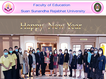 Executives and personnel of the Faculty
of Education give a Happy New Year
basket to Vice President for Planning
and Quality Assurance