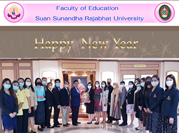 Executives and personnel of the Faculty
of Education give a Happy New Year
basket to the Vice President for
Administration.