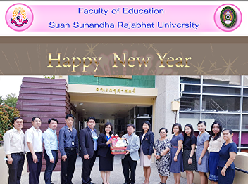 Executives and personnel of the Faculty
of Education give a Happy New Year
basket to the Dean of the Faculty of
Science and Technology