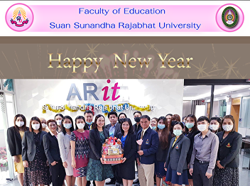 Executives and personnel of the Faculty
of Education give a Happy New Year
basket to Director of Office of Academic
Resources and Information Technology