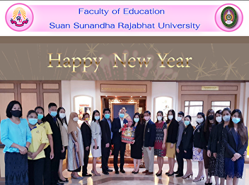 Executives and personnel of the Faculty
of Education give a Happy New Year
basket to the Vice Rector for University
Council Affairs. And secretary of the
university council