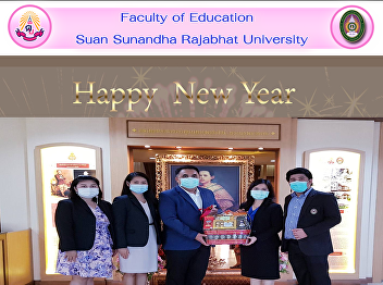 Executives and personnel of the Faculty
of Education give a Happy New Year
basket to the Vice Rector for Nakhon
Pathom Campus.