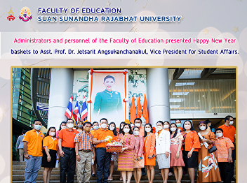 Administrators and personnel of the
Faculty of Education presented Happy New
Year baskets to Asst. Prof. Dr. Jetsarit
Angsukanchanakul, Vice President for
Student Affairs.