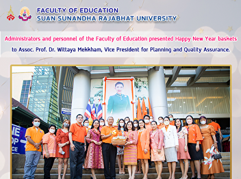 Administrators and personnel of the
Faculty of Education presented Happy New
Year baskets to Assoc. Prof. Dr. Wittaya
Mekkham, Vice President for Planning and
Quality Assurance.
