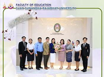 Faculty of Education, Suan Sunandha
Rajabhat University Give flowers to
congratulate 