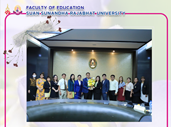 Faculty of Education, Suan Sunandha
Rajabhat University Give flowers to
congratulate 