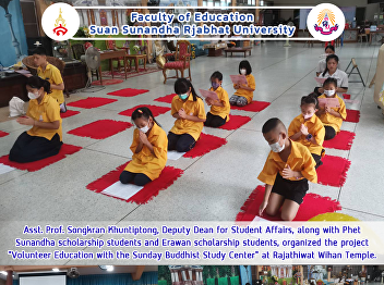 Asst. Prof. Songkran  Khuntiptong,
Deputy Dean for Student Affairs, along
with Phet Sunandha scholarship students
and Erawan scholarship students,
organized the project 