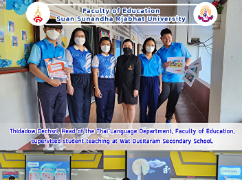 Thidadow Dechsri, Head of the Thai
Language Department, Faculty of
Education, supervised student teaching
at Wat Dusitaram Secondary School.