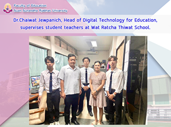 Dr.Chaiwat Jewpanich, Head of Digital
Technology for Education, supervises
student teachers at Wat Ratcha Thiwat
School.
